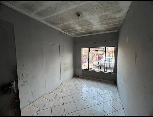 12 BEDROOM HOUSE FOR SALE IN LEACHVILLE EXT 3